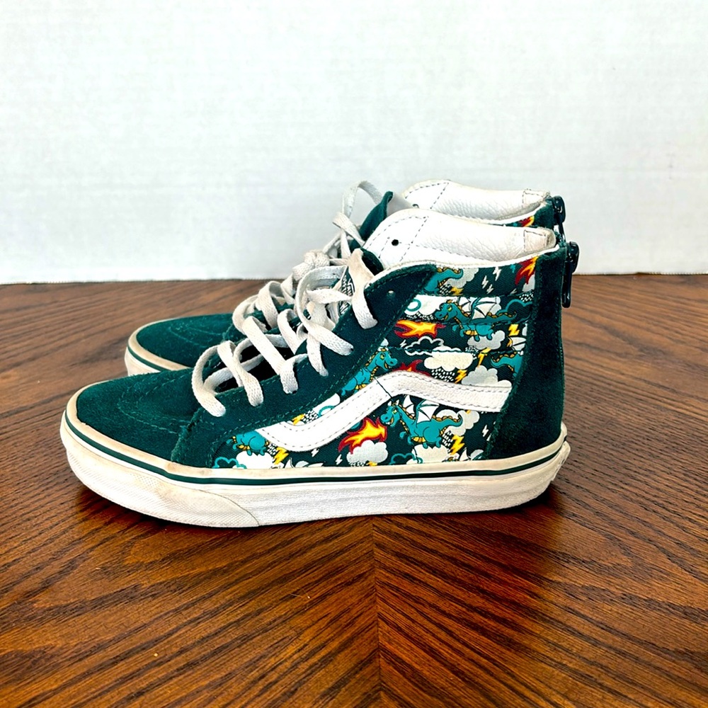 Van’s “Off the Wall” kids The Dragon shoes. SZ 1.5 GUC.